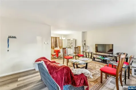 18 Gifford Court Maplewood NJ 07040