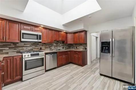 229 Centre Avenue Secaucus NJ 07094