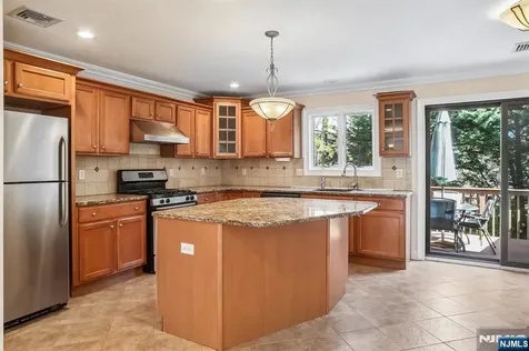 128 Princeton Palisades Park NJ 07650