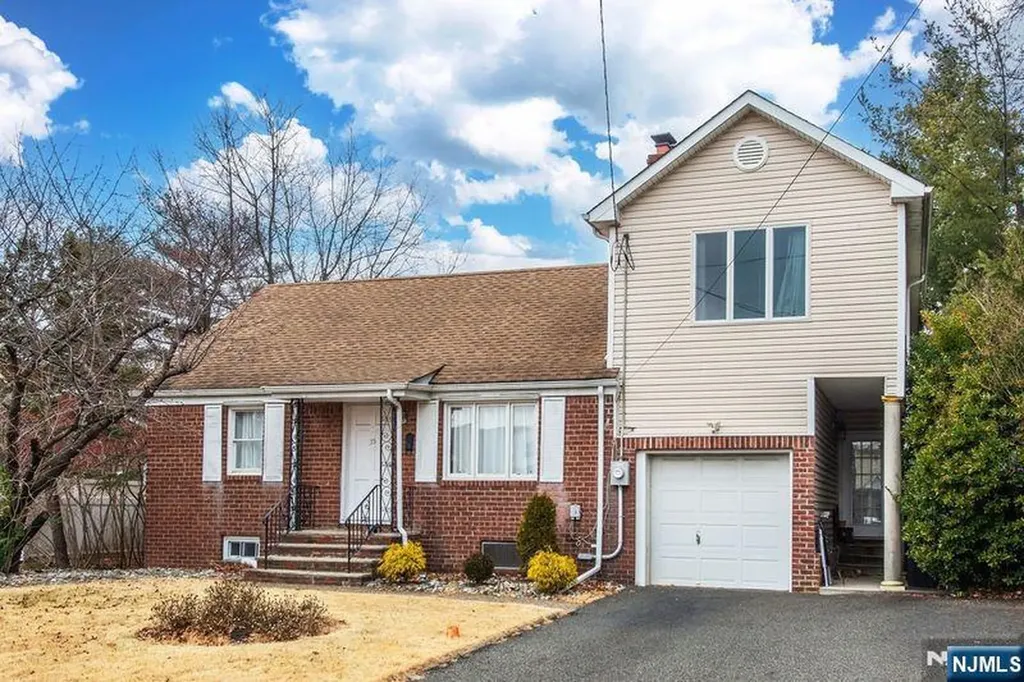 35 Taggart Way Saddle Brook NJ 07663