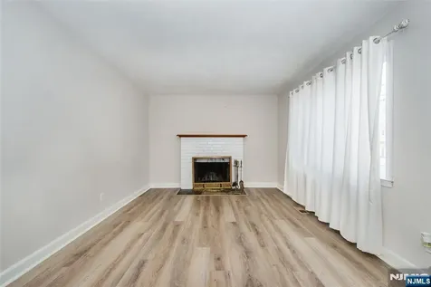 35 Taggart Way Saddle Brook NJ 07663
