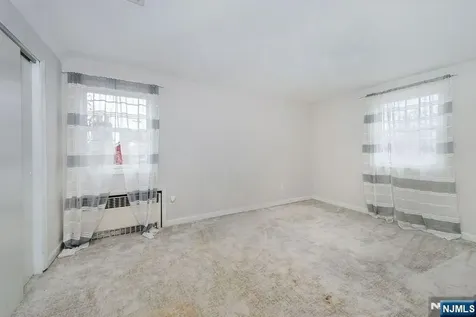 35 Taggart Way Saddle Brook NJ 07663