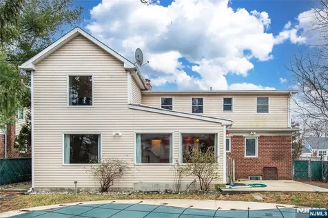 35 Taggart Way Saddle Brook NJ 07663