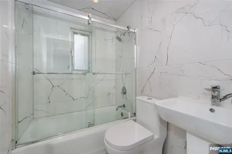 35 Taggart Way Saddle Brook NJ 07663
