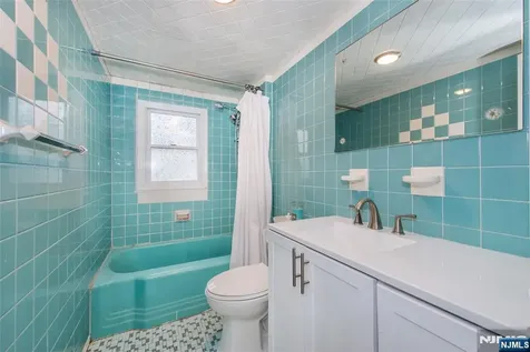 35 Taggart Way Saddle Brook NJ 07663