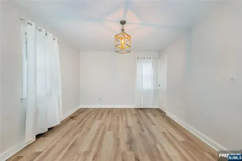 35 Taggart Way Saddle Brook NJ 07663
