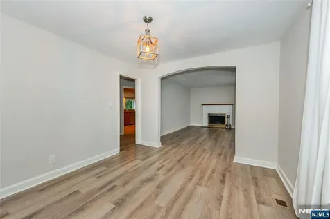 35 Taggart Way Saddle Brook NJ 07663