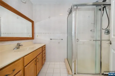 35 Taggart Way Saddle Brook NJ 07663