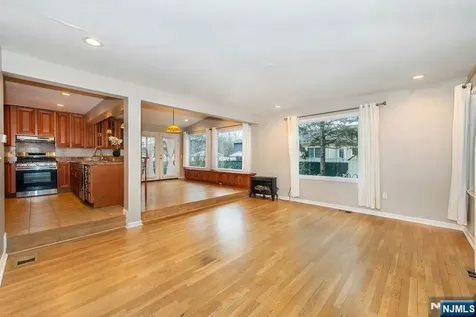 35 Taggart Way Saddle Brook NJ 07663