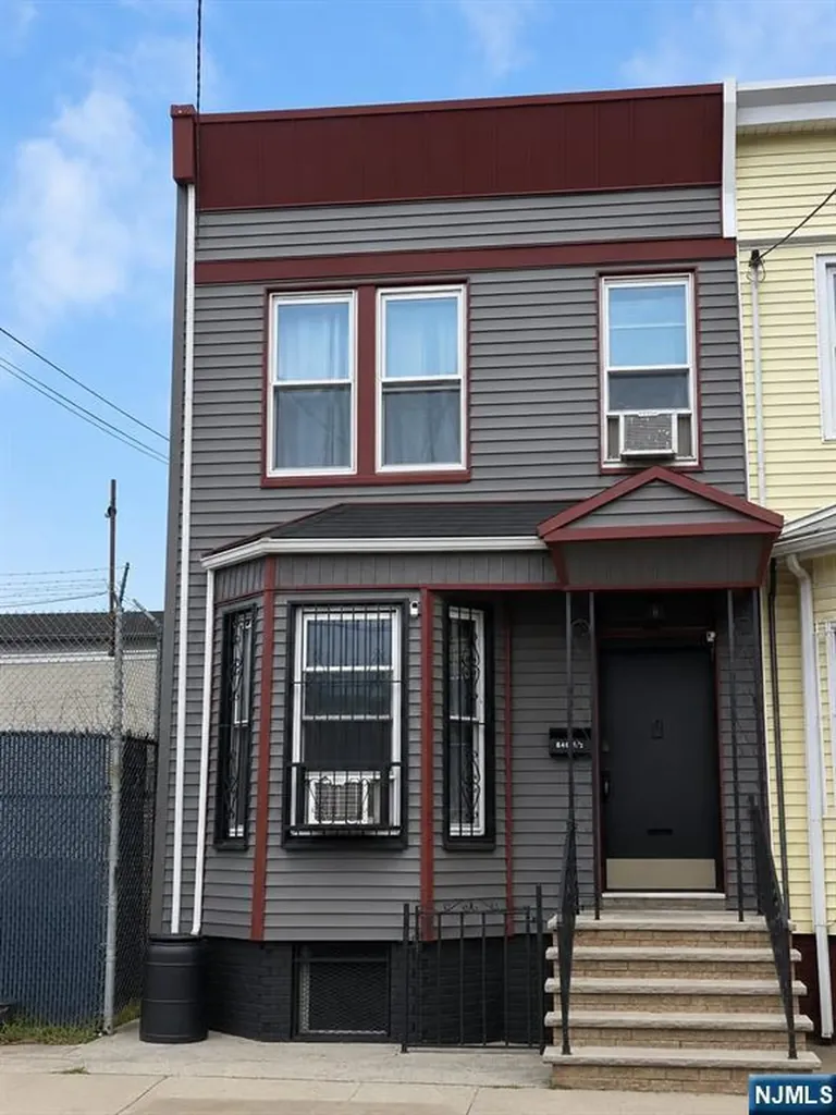 32 Emmet Street Newark NJ 07114