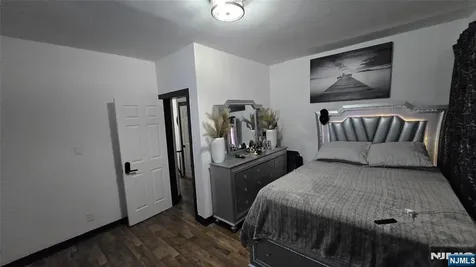 32 Emmet Street Newark NJ 07114