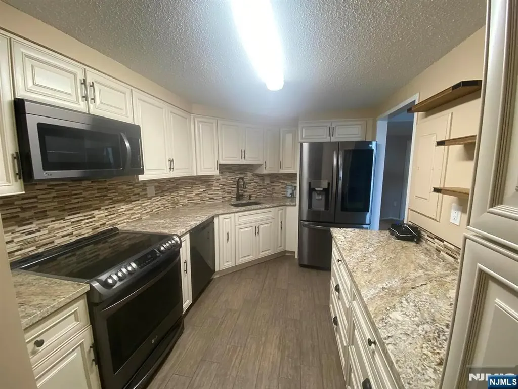 1836 Harmon Cove Tower Secaucus NJ 07094
