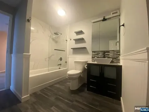 1836 Harmon Cove Tower Secaucus NJ 07094