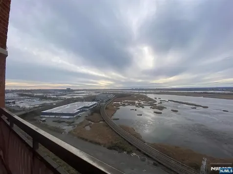 1836 Harmon Cove Tower Secaucus NJ 07094