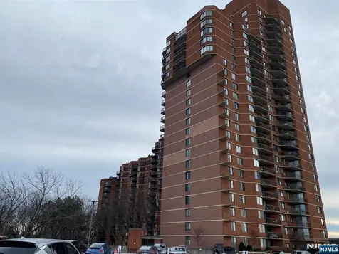 1836 Harmon Cove Tower Secaucus NJ 07094
