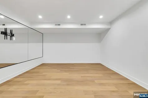 16 Feldman Paramus NJ 07652