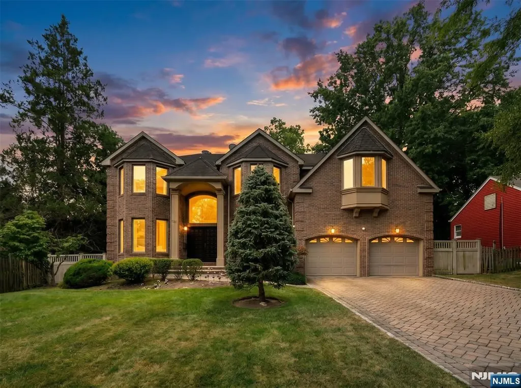 325 Cooper Place Paramus NJ 07652