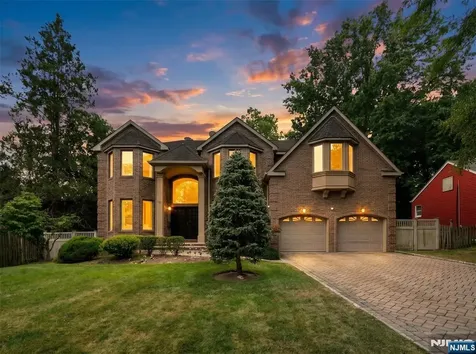 325 Cooper Place Paramus NJ 07652