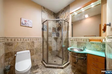 325 Cooper Place Paramus NJ 07652