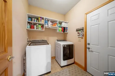 325 Cooper Place Paramus NJ 07652