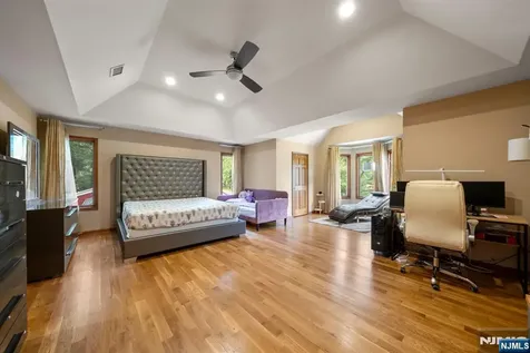 325 Cooper Place Paramus NJ 07652