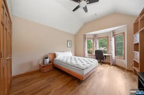 325 Cooper Place Paramus NJ 07652