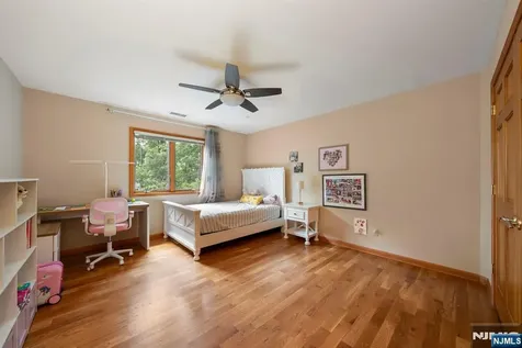 325 Cooper Place Paramus NJ 07652