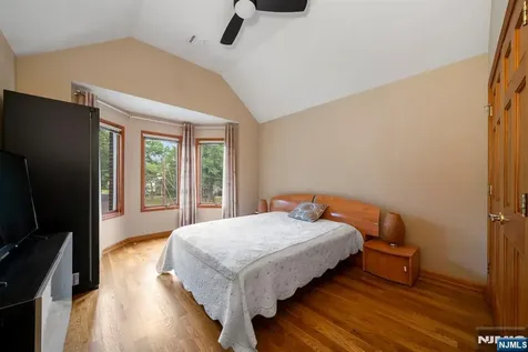 325 Cooper Place Paramus NJ 07652
