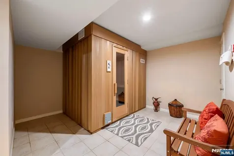 325 Cooper Place Paramus NJ 07652