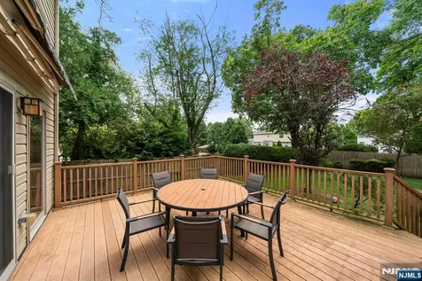 325 Cooper Place Paramus NJ 07652