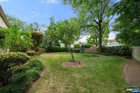 325 Cooper Place Paramus NJ 07652