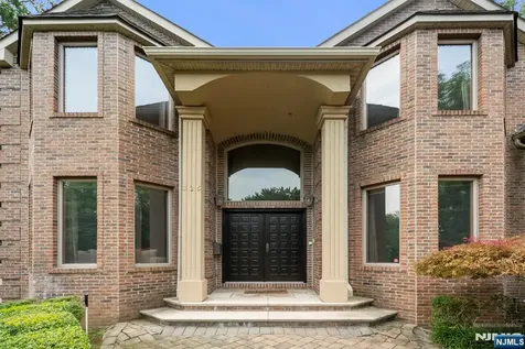 325 Cooper Place Paramus NJ 07652