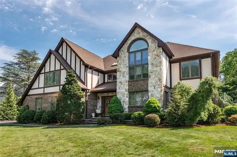 13 Fox Run North Caldwell NJ 07006