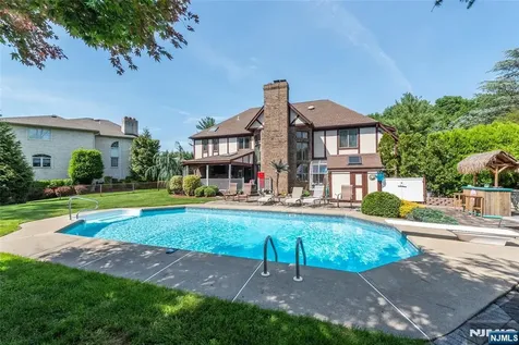 13 Fox Run North Caldwell NJ 07006