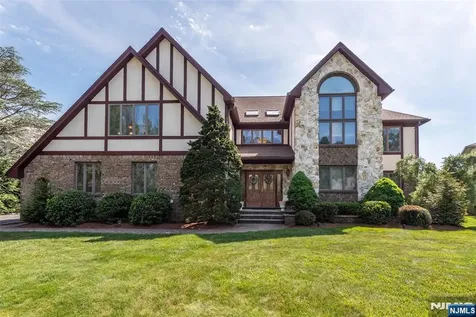 13 Fox Run North Caldwell NJ 07006