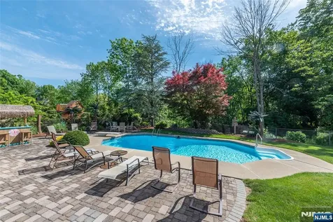13 Fox Run North Caldwell NJ 07006