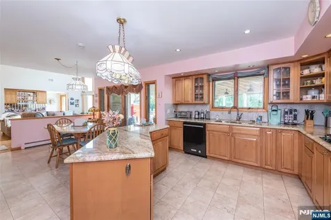 13 Fox Run North Caldwell NJ 07006
