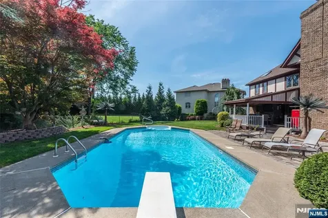 13 Fox Run North Caldwell NJ 07006