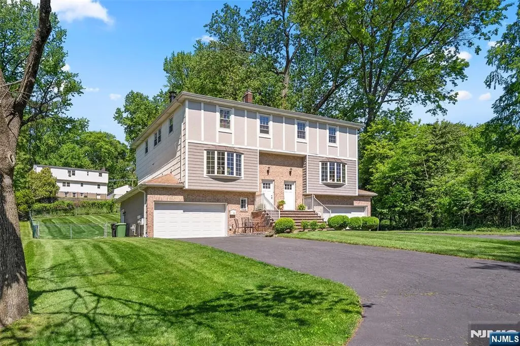 89A Forsythia Paramus NJ 07652