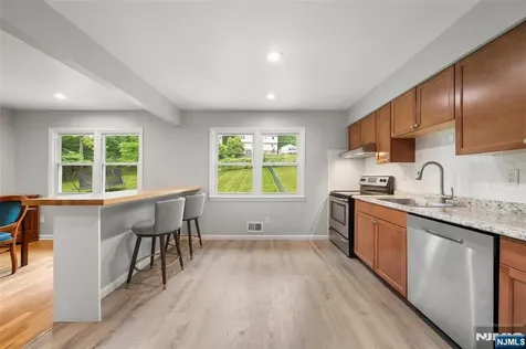 89A Forsythia Paramus NJ 07652