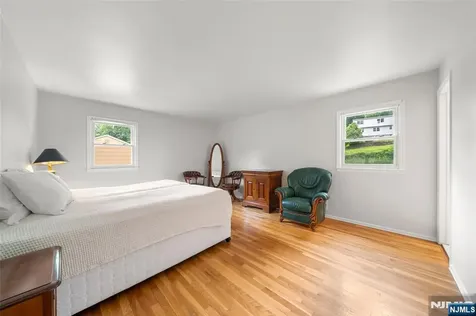 89A Forsythia Paramus NJ 07652