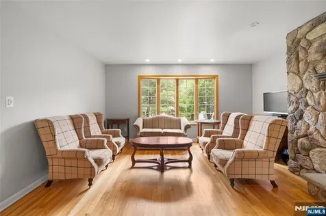 89A Forsythia Paramus NJ 07652