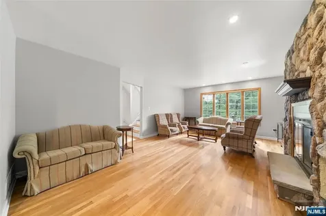 89A Forsythia Paramus NJ 07652