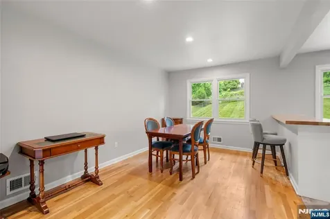 89A Forsythia Paramus NJ 07652