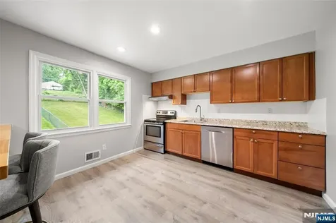 89A Forsythia Paramus NJ 07652