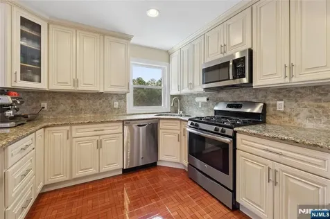 194 Madison Avenue Cresskill NJ 07626