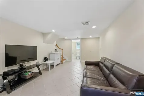 194 Madison Avenue Cresskill NJ 07626