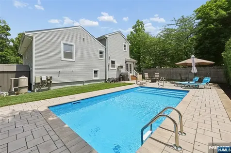 194 Madison Avenue Cresskill NJ 07626