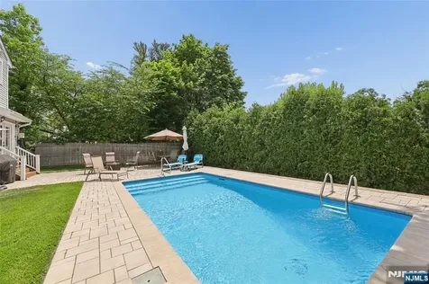 194 Madison Avenue Cresskill NJ 07626