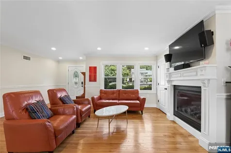 194 Madison Avenue Cresskill NJ 07626